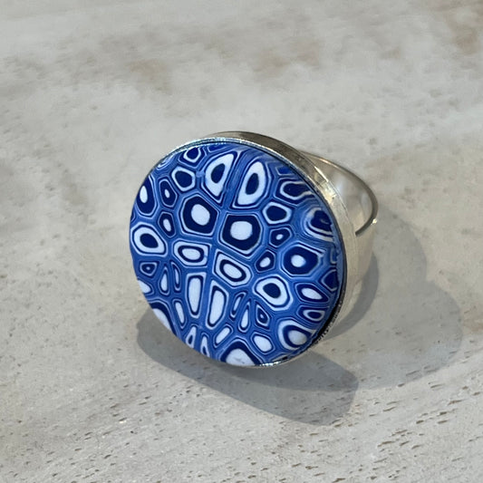 Marégraphie Mosaic Ring by Stephanie Fraselle – handmade polymer clay mosaic ring in ocean tones of ultramarine, sapphire, navy, and white with sterling silver-coated adjustable band.