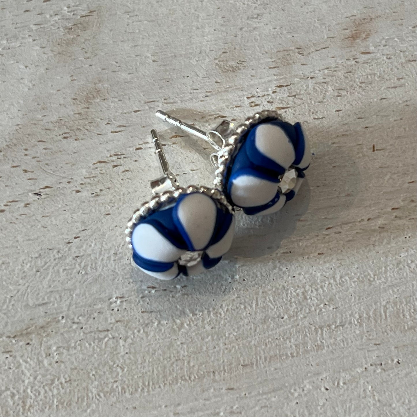 Marégraphie White and Navy stud earrings in sterling silver with Swarovski crystal by Stephanie Fraselle