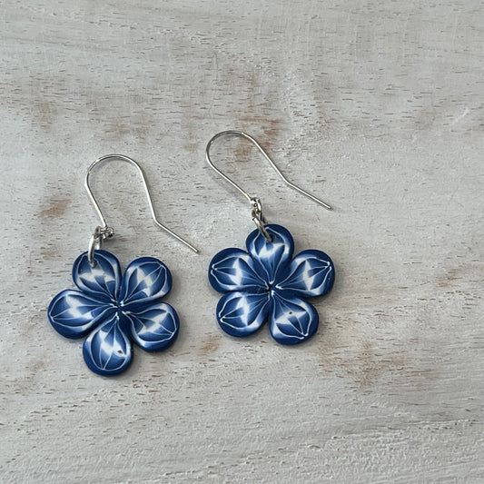 “Jardín encantado” PLATA DE LEY 925 - Pendientes colgantes con pétalos de flores hechos a mano - por Stephanie Fraselle - Diseño de joyería artesanal