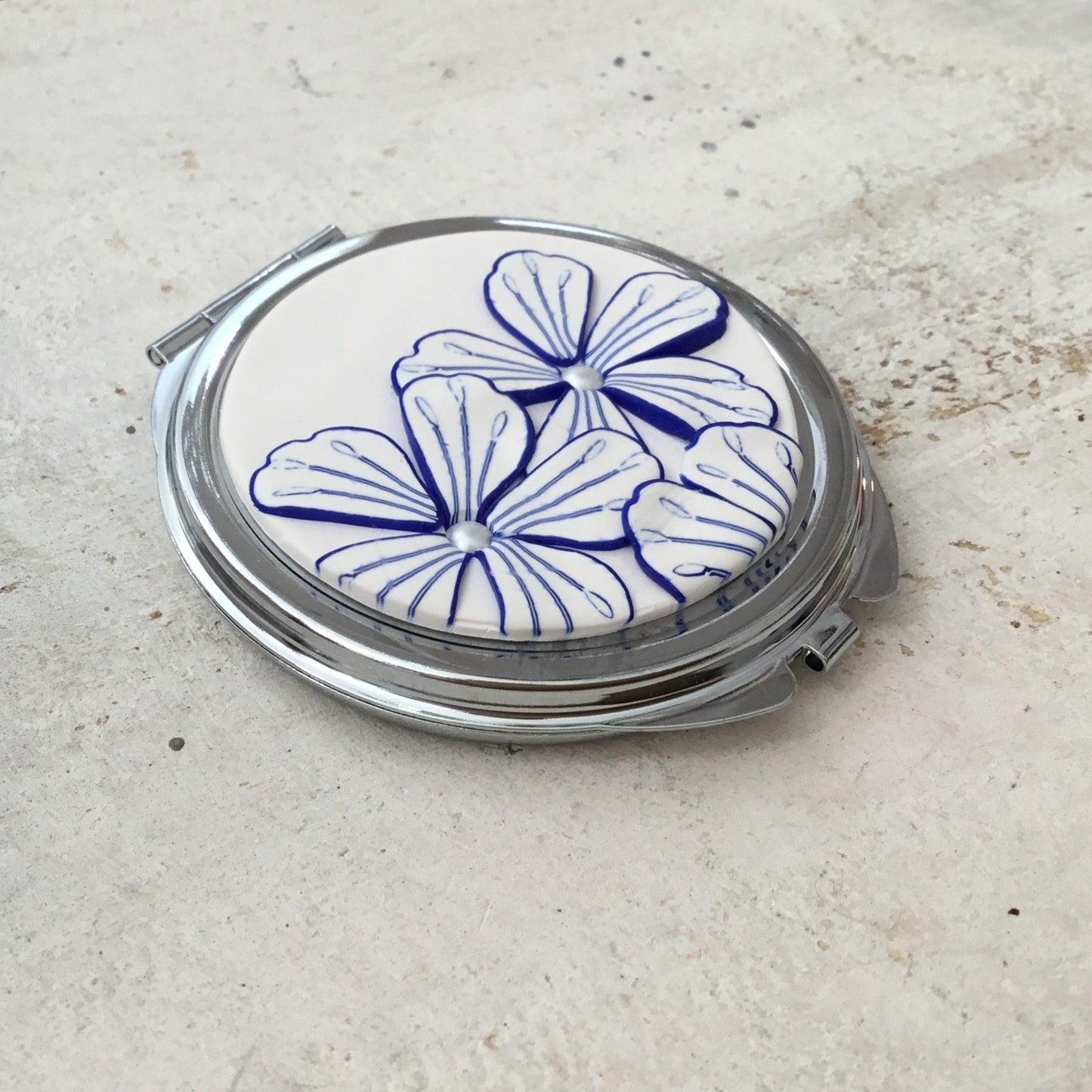 Espejo de bolsillo «Tints of Blue» de Stephanie Fraselle - Diseño de joyería artesanal