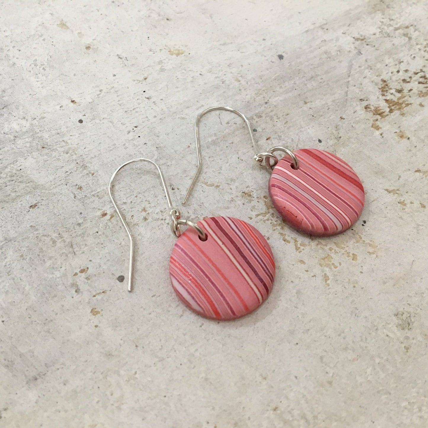 Pendientes colgantes hechos a mano en PLATA DE LEY 925 color rosa ruborizado y coral por Stephanie Fraselle - Diseño de joyería artesanal