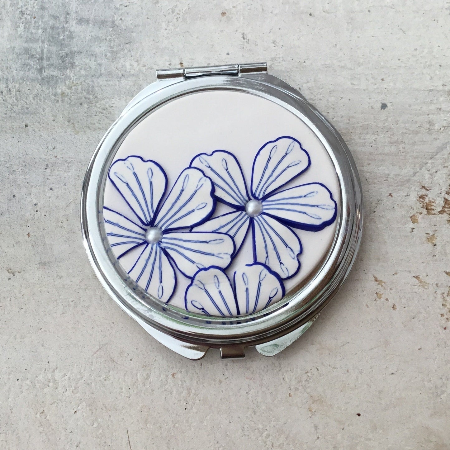 Espejo de bolsillo «Tints of Blue» de Stephanie Fraselle - Diseño de joyería artesanal